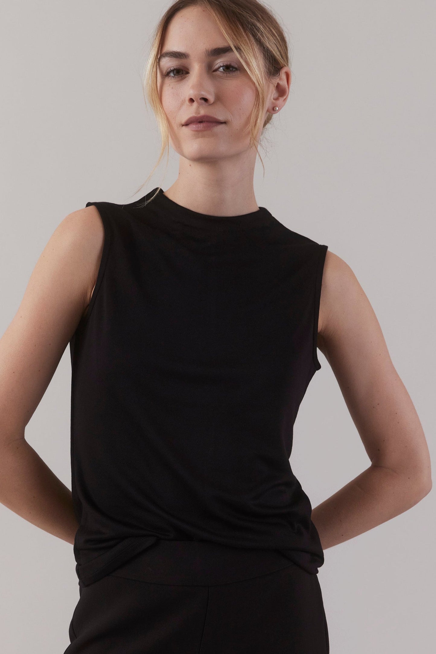 Funnel Neck Tank - Black